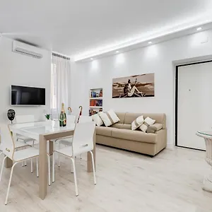 Bmga L The White Crown In Testaccio Apartment Rome